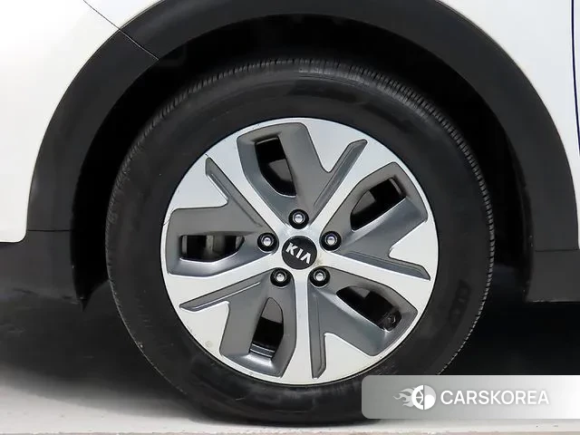 Kia Niro EV id 3380512 из Кореи 11