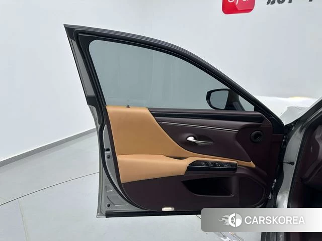 Lexus ES id 4291492 из Китая 11