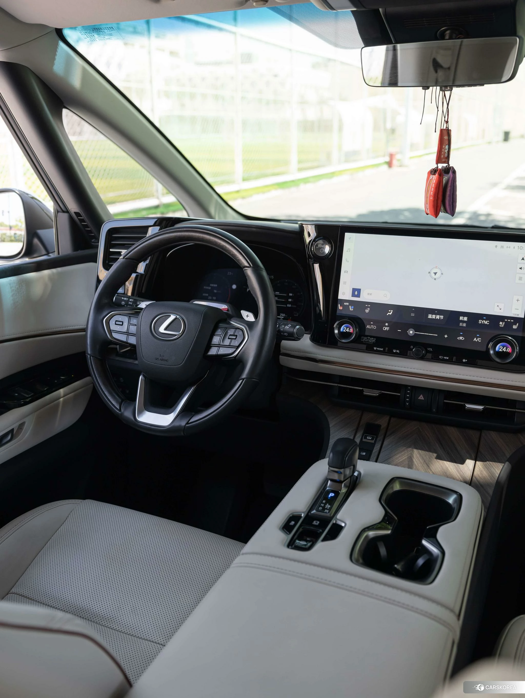 Lexus LM id 4440437 из Китая 11