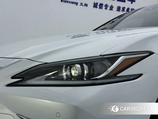 Lexus ES id 4301644 из Китая 11