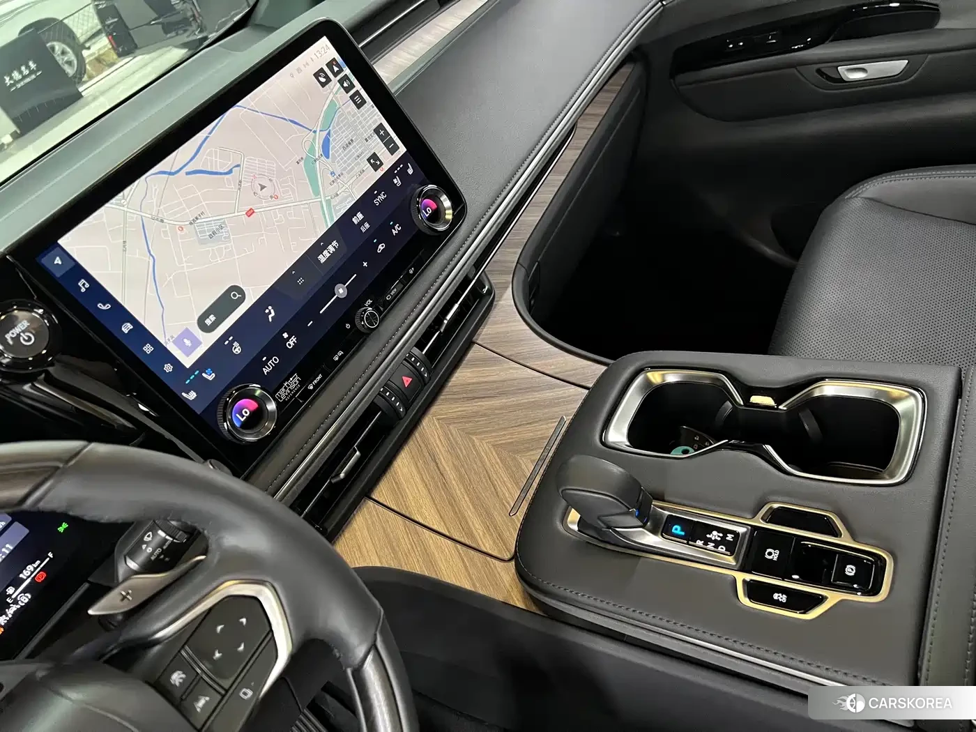 Lexus LM id 4664486 из Китая 11