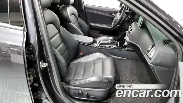 Kia Stinger id 2597594 из Кореи 11