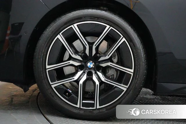 BMW 7 Series (G70) id 3919628 из Кореи 11