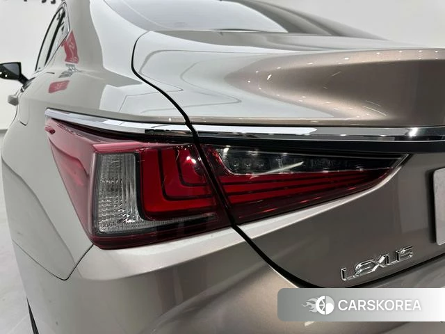 Lexus ES id 4254170 из Китая 11