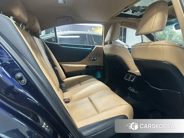 Lexus ES id 4279271 из Китая 11