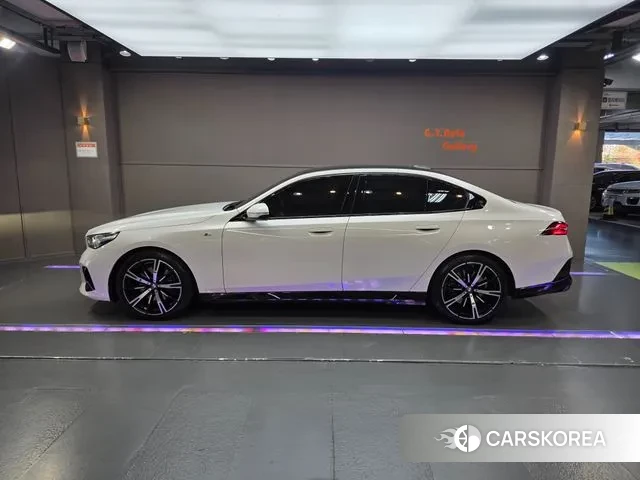 BMW 5 Series (G60) id 3359824 из Кореи 11