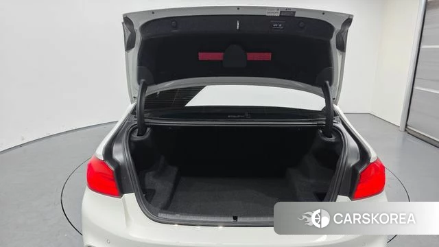 BMW 5 Series (G30) id 3911958 из Кореи 11