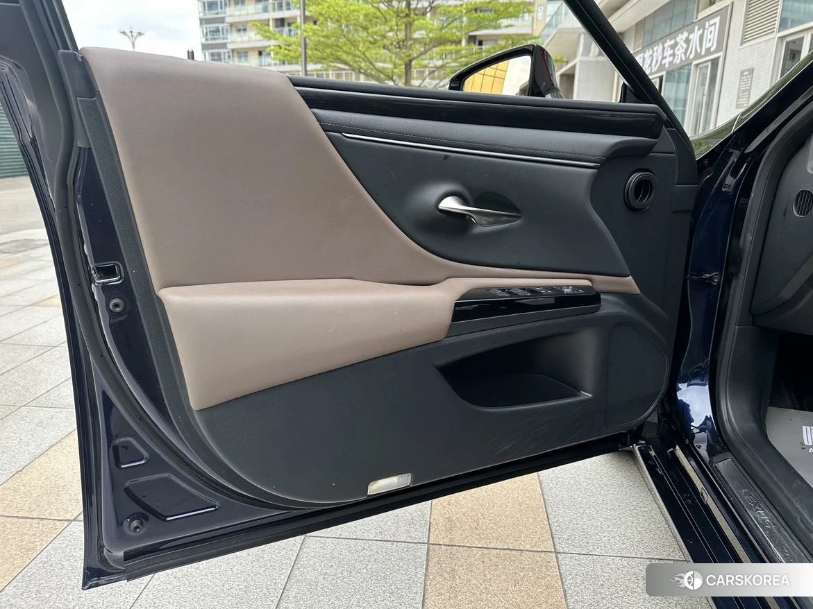 Lexus ES id 4420839 из Китая 11