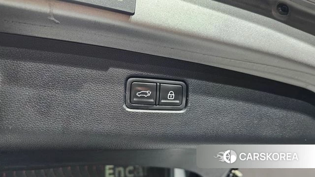 Genesis GV70 id 4232000 из Кореи 11