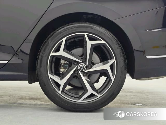 Volkswagen Passat id 3919467 из Китая 11