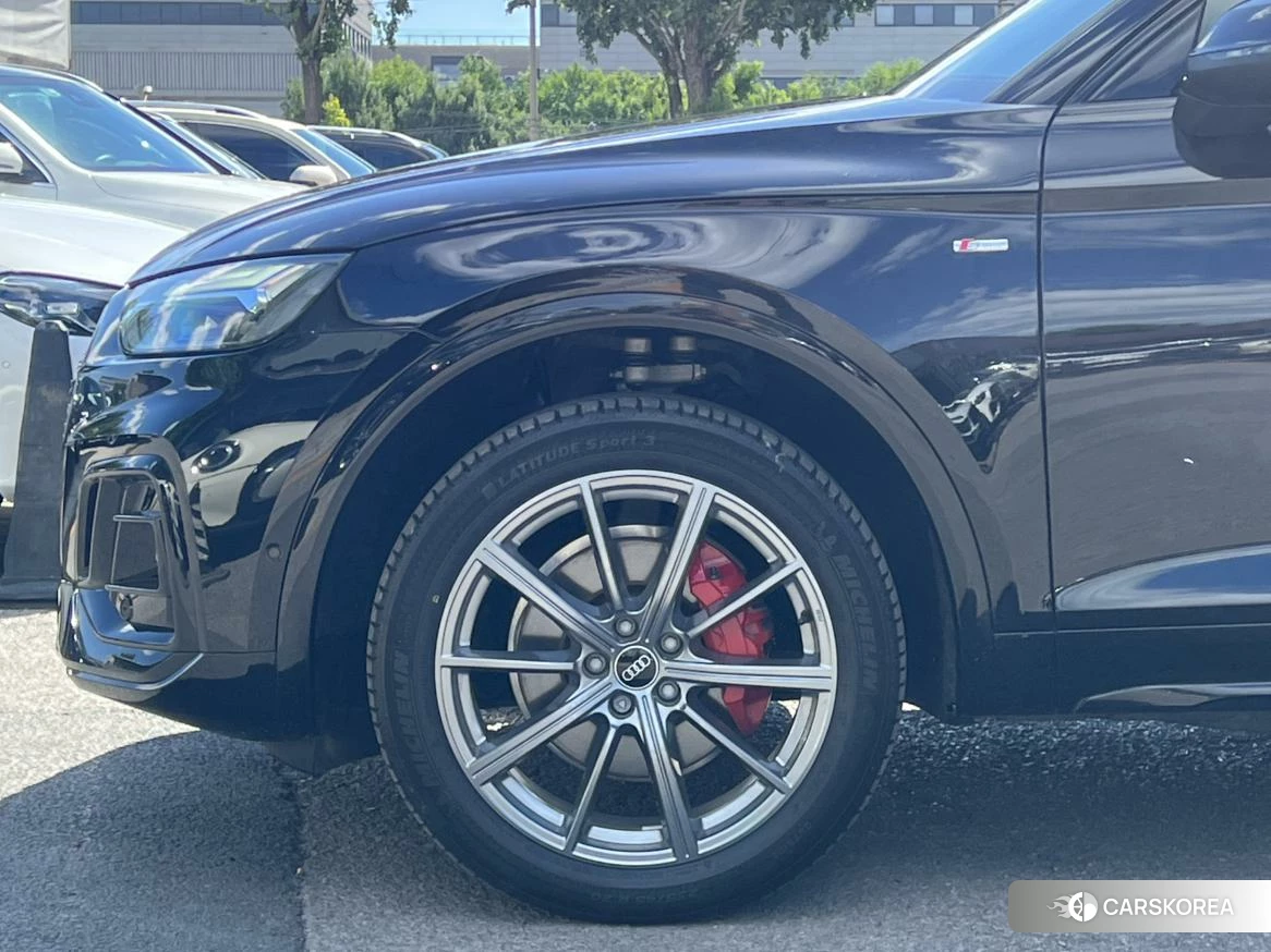 Audi Q5L id 4461464 из Китая 11