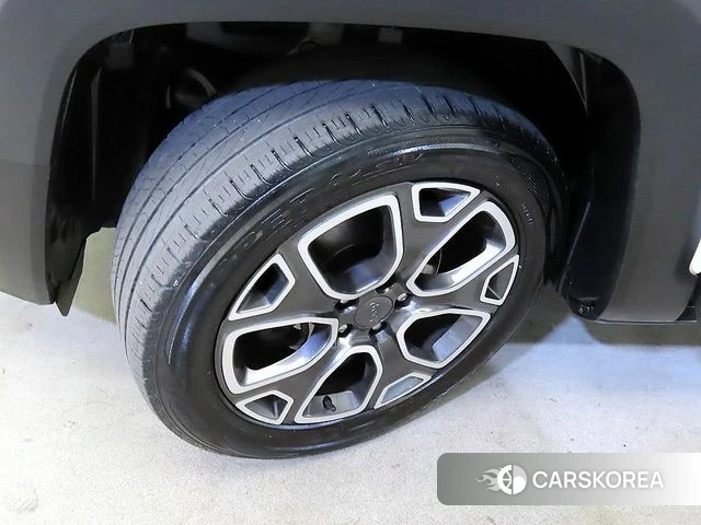 Jeep Renegade id 4459401 из Кореи 11