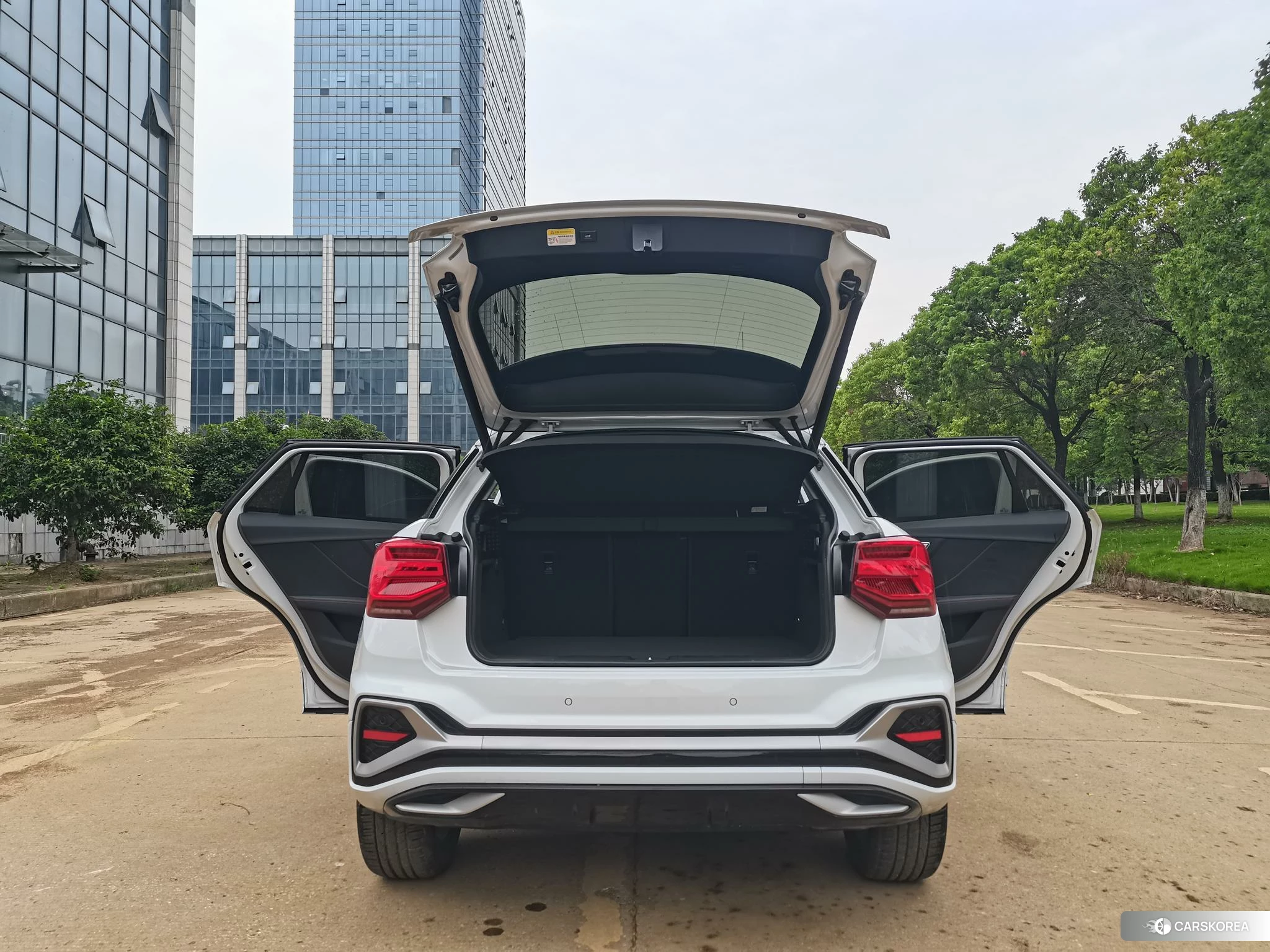 Audi Q2L id 4473383 из Китая 11