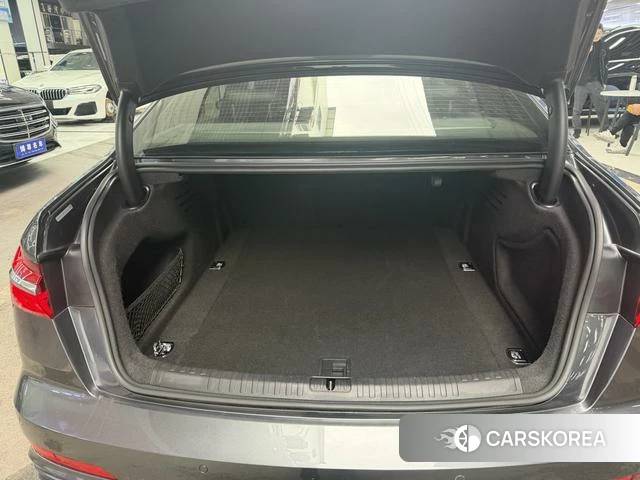 Audi A6L id 4275931 из Китая 11