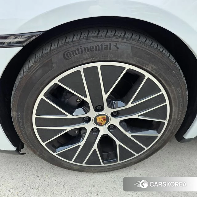 Porsche Taycan id 3883287 из Кореи 11