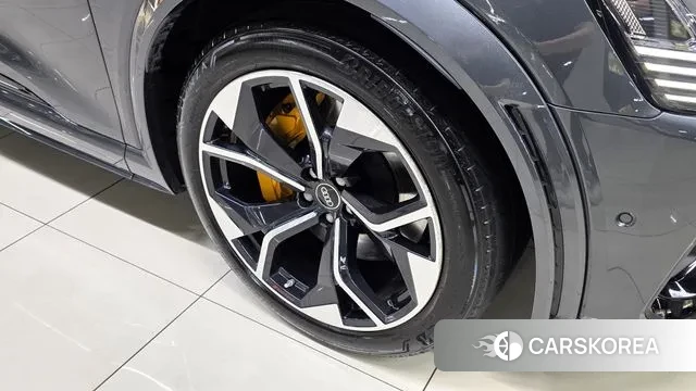 Audi e-Tron id 3705777 из Кореи 11