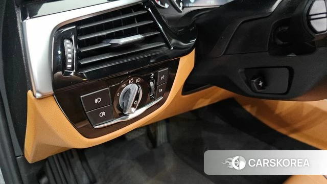 BMW 5 Series (G30) id 4658417 из Кореи 11
