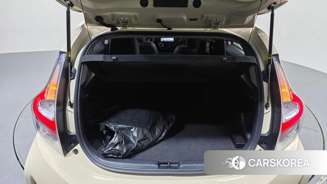 Toyota Prius C id 4285911 из Кореи 11