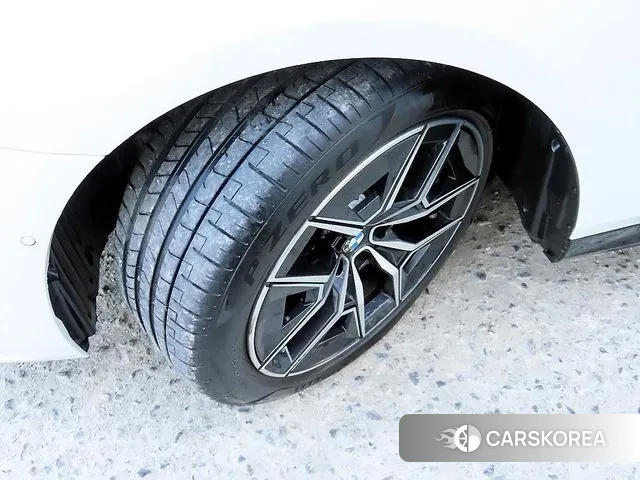 BMW 5 Series (G60) id 3538417 из Кореи 11