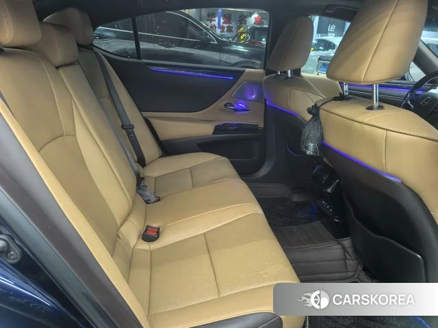 Lexus ES id 4300097 из Китая 11