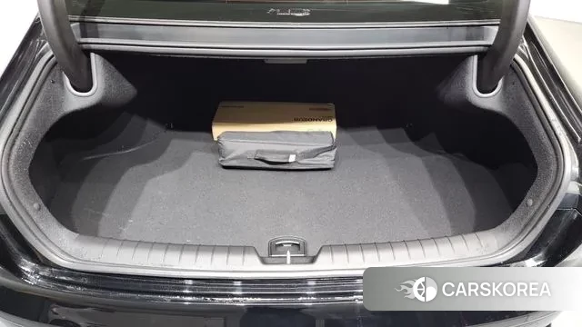 Hyundai Grandeur (GN7) id 3732595 из Кореи 11