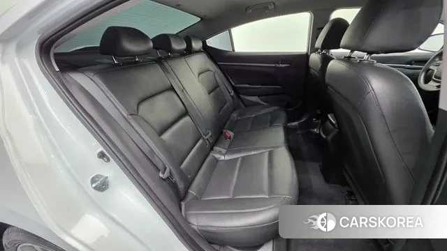 Hyundai Avante AD id 3718668 из Кореи 11