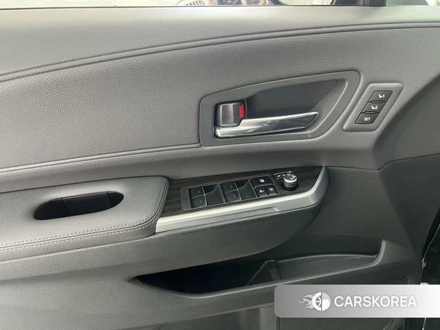 Toyota Grevia id 4257932 из Китая 11