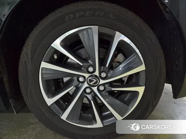 Lexus CT200h id 3469932 из Кореи 11