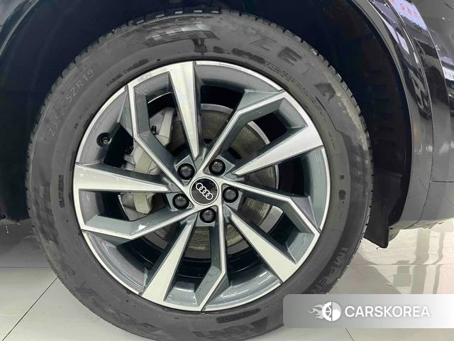 Audi Q5L id 4260343 из Китая 11