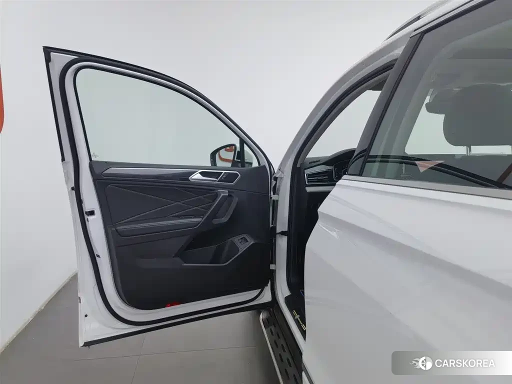 Volkswagen Tiguan L id 4680467 из Китая 12