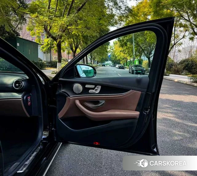 Mercedes-Benz E-class id 3896169 из Китая 11