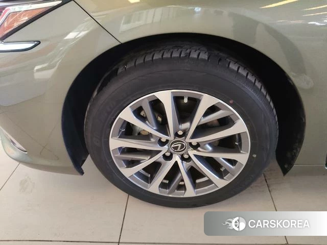 Lexus ES id 4272615 из Китая 11