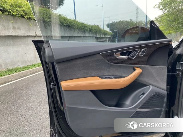 Audi RS Q8 id 4299709 из Китая 11