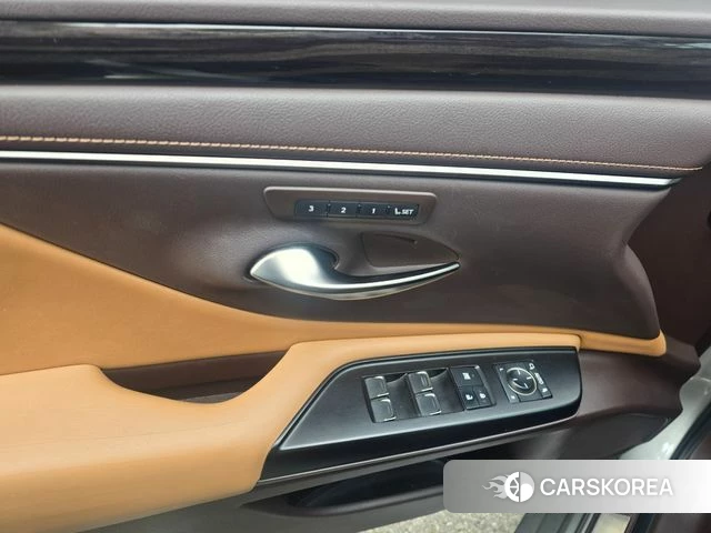 Lexus ES300h 7th generation id 3827900 из Кореи 11