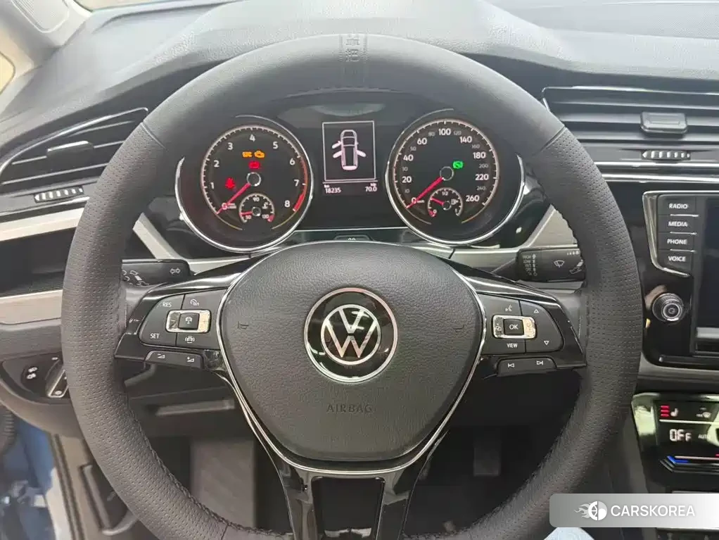 Volkswagen Touran L id 4685902 из Китая 11