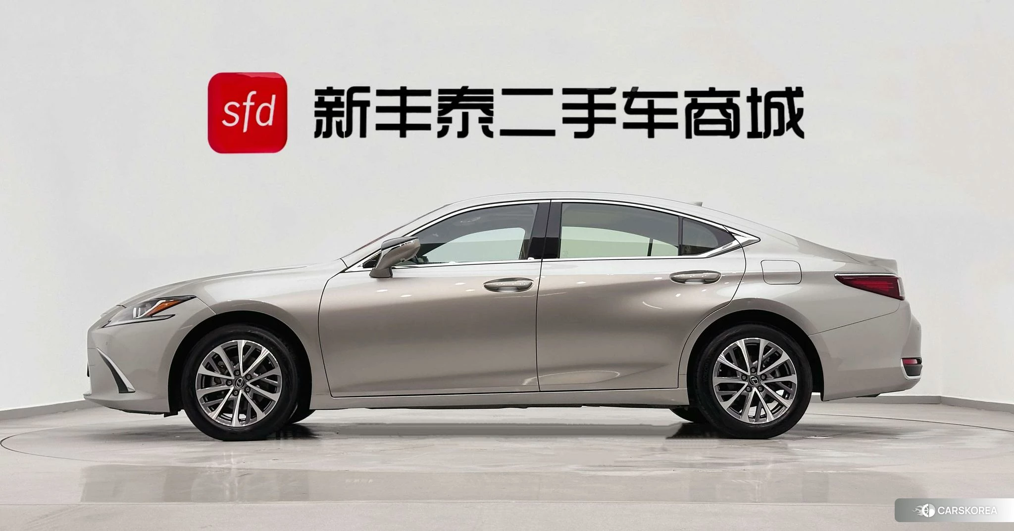 Lexus ES id 4492934 из Китая 11