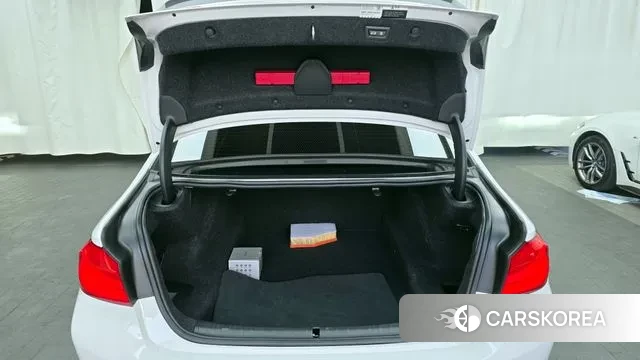 BMW 5 Series (G30) id 3778612 из Кореи 11