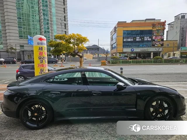 Porsche Taycan id 3759868 из Кореи 11