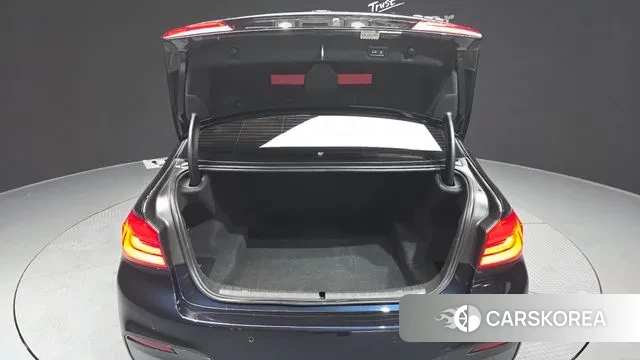 BMW 5 Series (G30) id 3682640 из Кореи 11