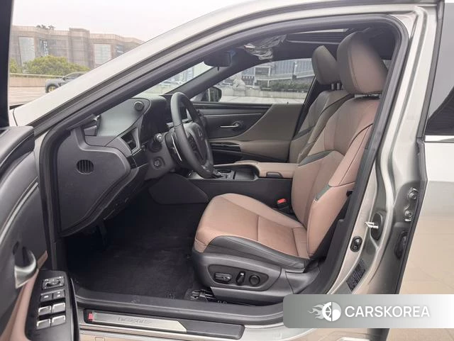 Lexus ES id 4359117 из Китая 11