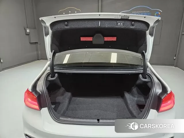 BMW 5 Series (G30) id 3402639 из Кореи 11