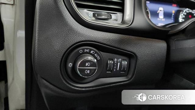 Jeep Renegade id 3898408 из Кореи 11