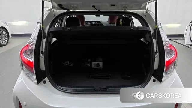 Toyota Prius C id 3018867 из Кореи 11