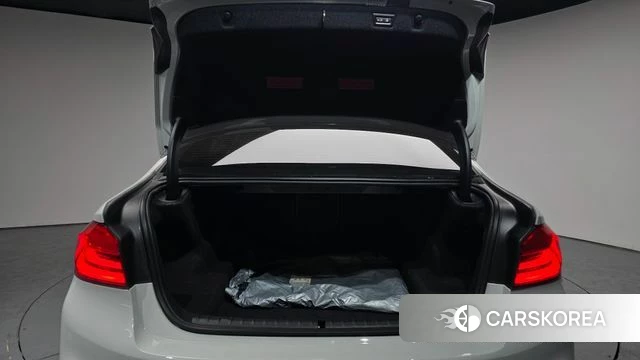 BMW 5 Series (G30) id 3861096 из Кореи 11