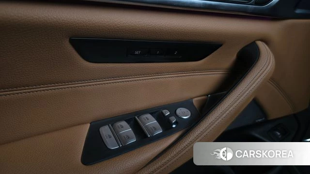 BMW 5 Series (G30) id 4389627 из Кореи 11