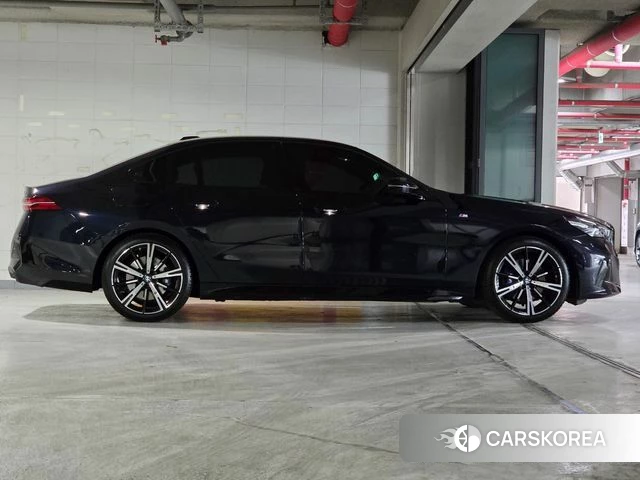 BMW 5 Series (G60) id 4280814 из Кореи 11
