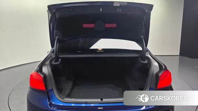 BMW 5 Series (G30) id 3703239 из Кореи 11