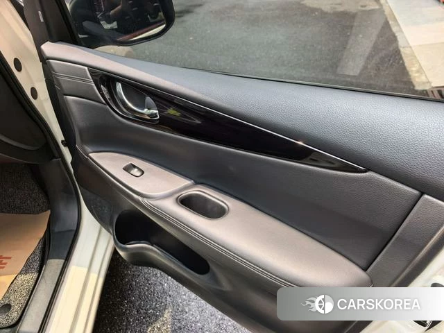 Nissan TIIDA id 4263972 из Китая 11