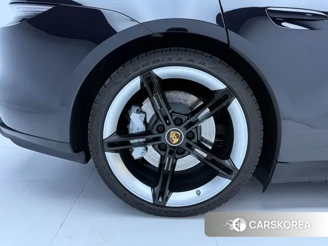 Porsche Taycan id 3063516 из Кореи 11