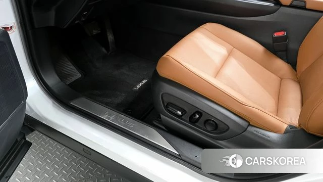 Lexus UX300e id 4395677 из Кореи 11